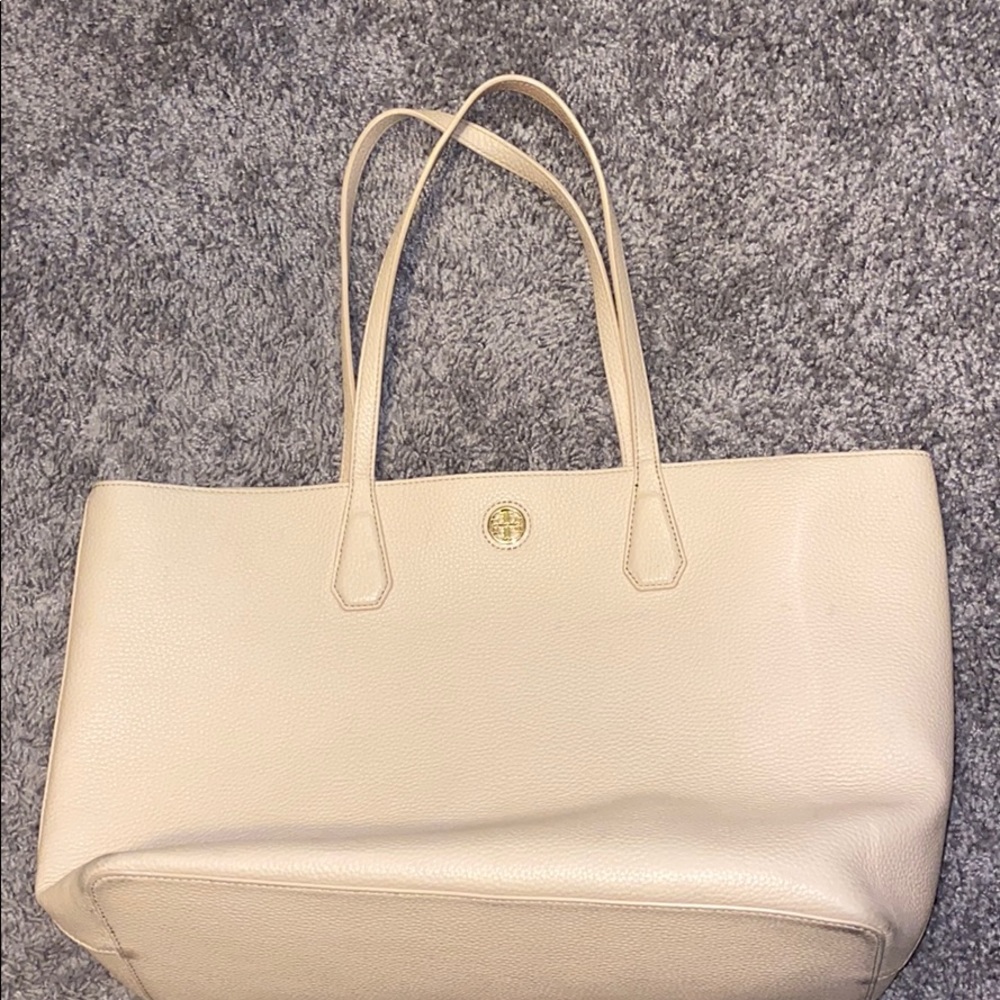Blush pink Tory Burch tote, in great condition.